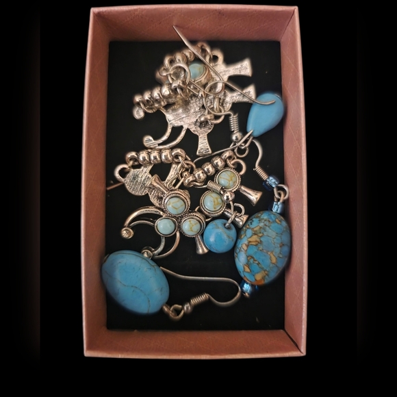 Elegant Turquoise and Silver Necklace And Earrings Bundle - Picture 1 of 6